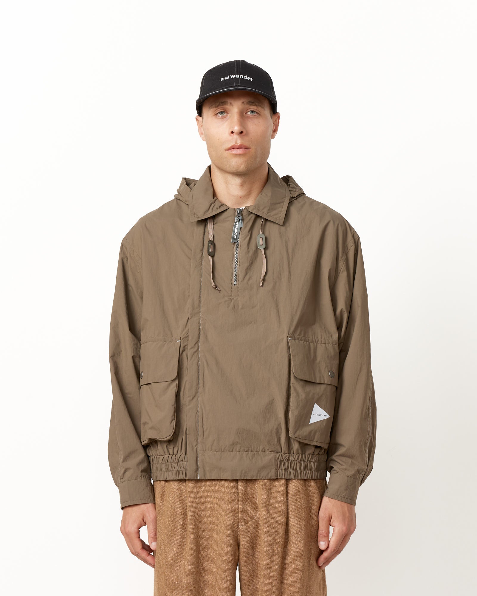 And Wander 40 Water Repellent Light Jacket - Khaki / M (254288)