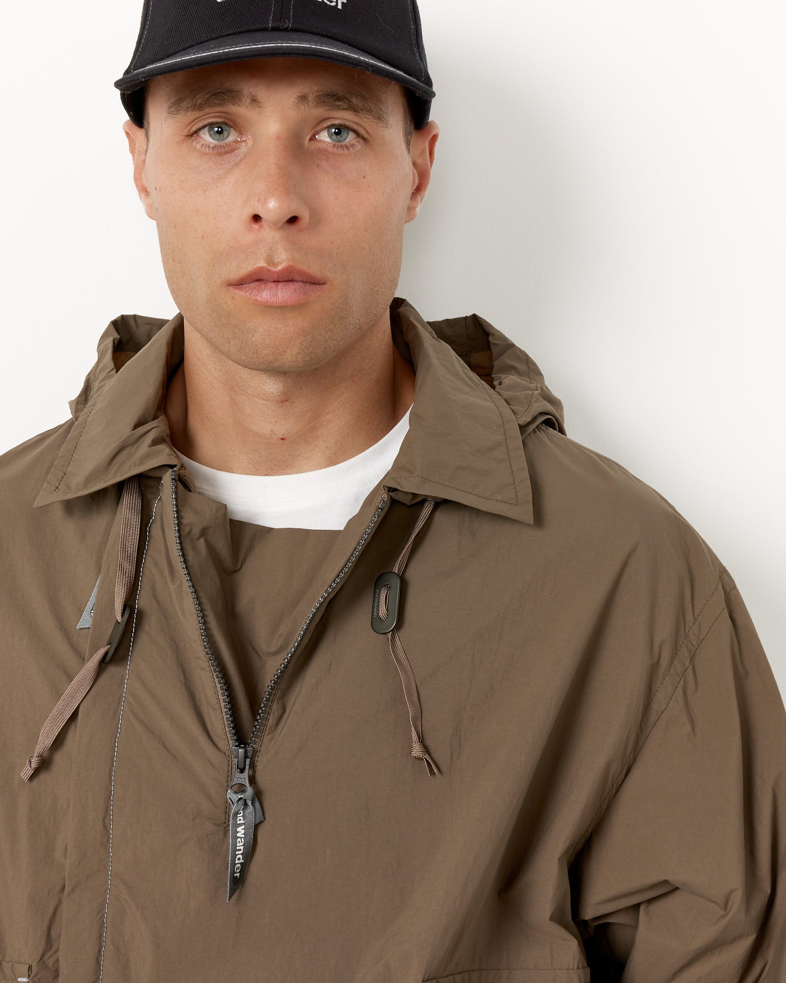 And Wander 40 Water Repellent Light Jacket - Khaki / M (254288)