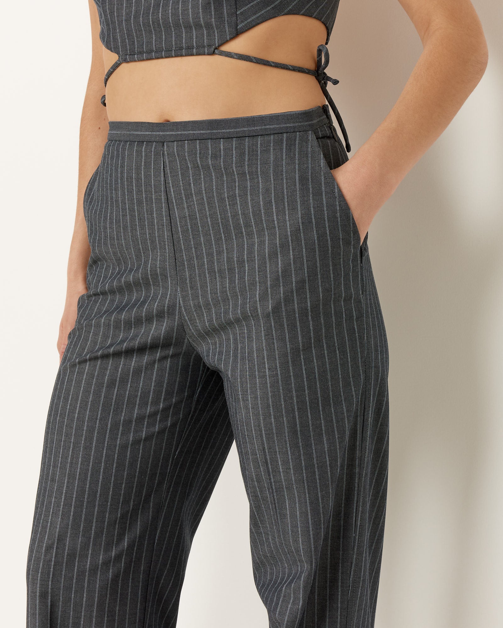 Ganni Stretch Stripe Mid Waist Pant - Grey Pinstripe / 36 (256067)