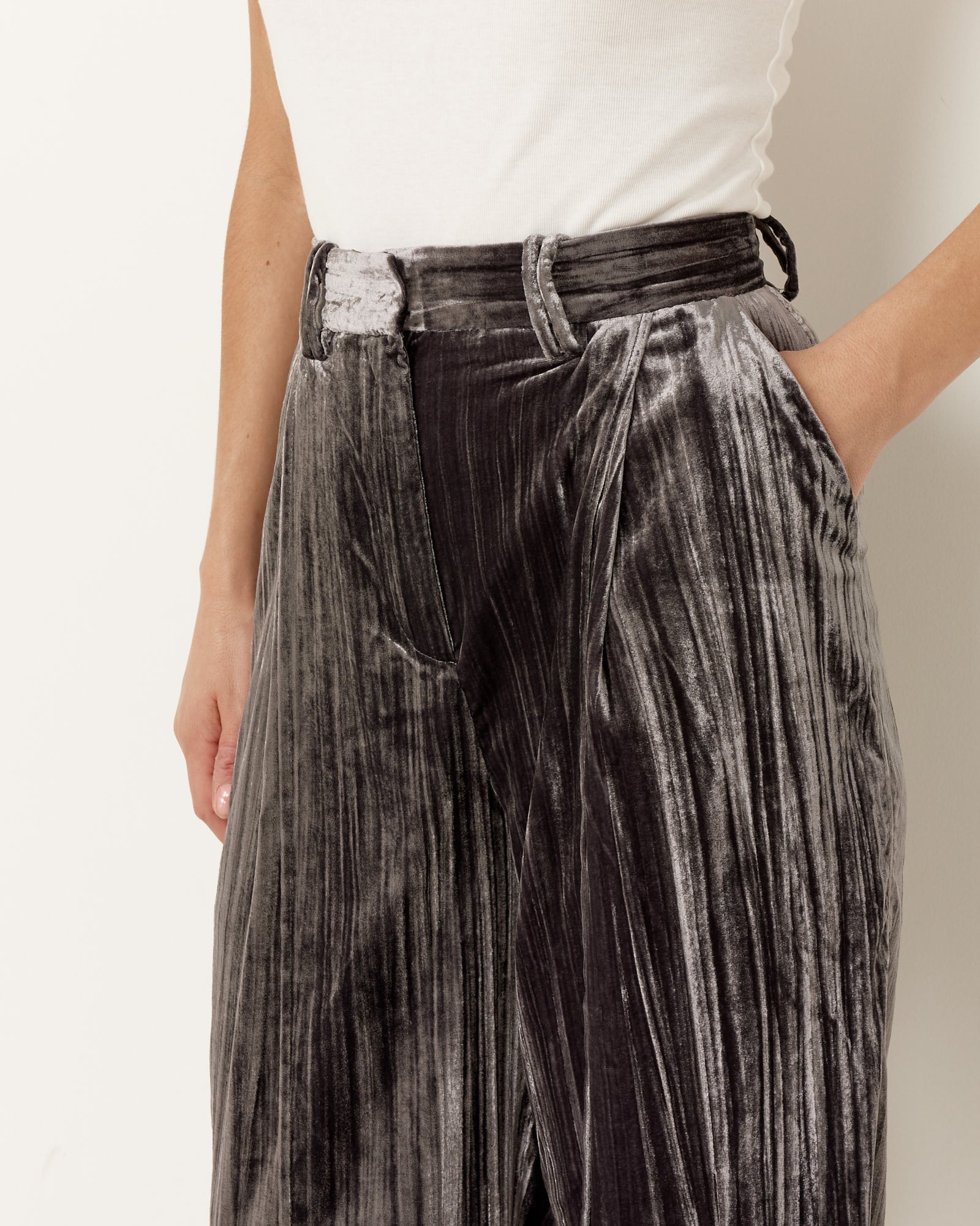 Ganni Stripe Velvet Relaxed Pleated Pant - Phantom / 36 (256094)