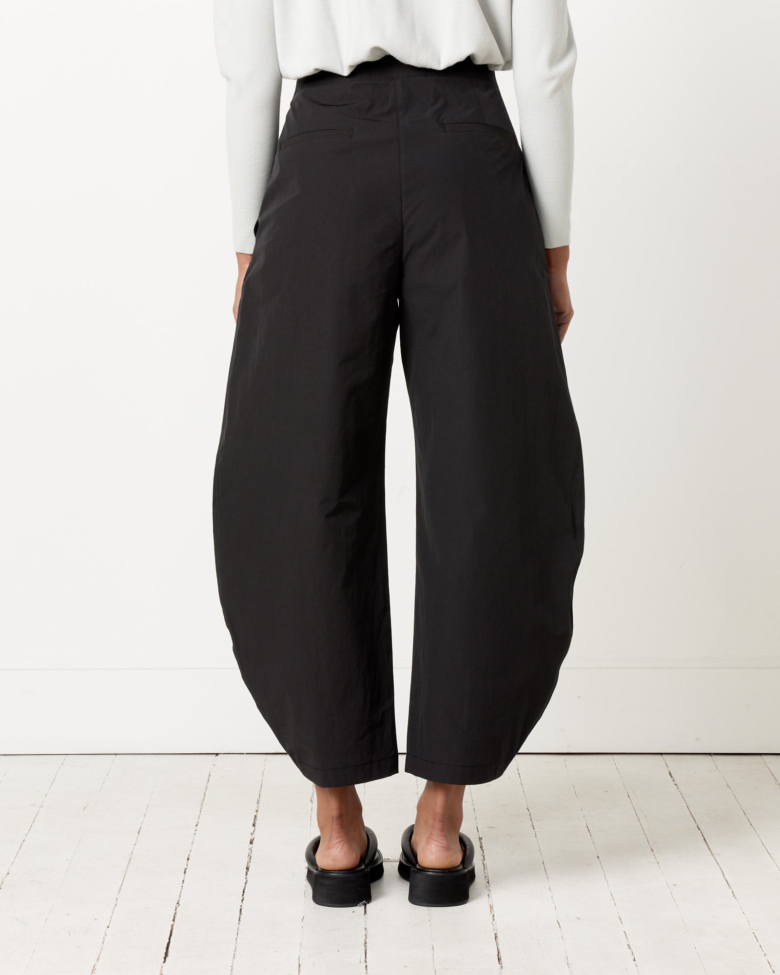 Amomento Curved Leg Pant Black - Black / 0 (257061)