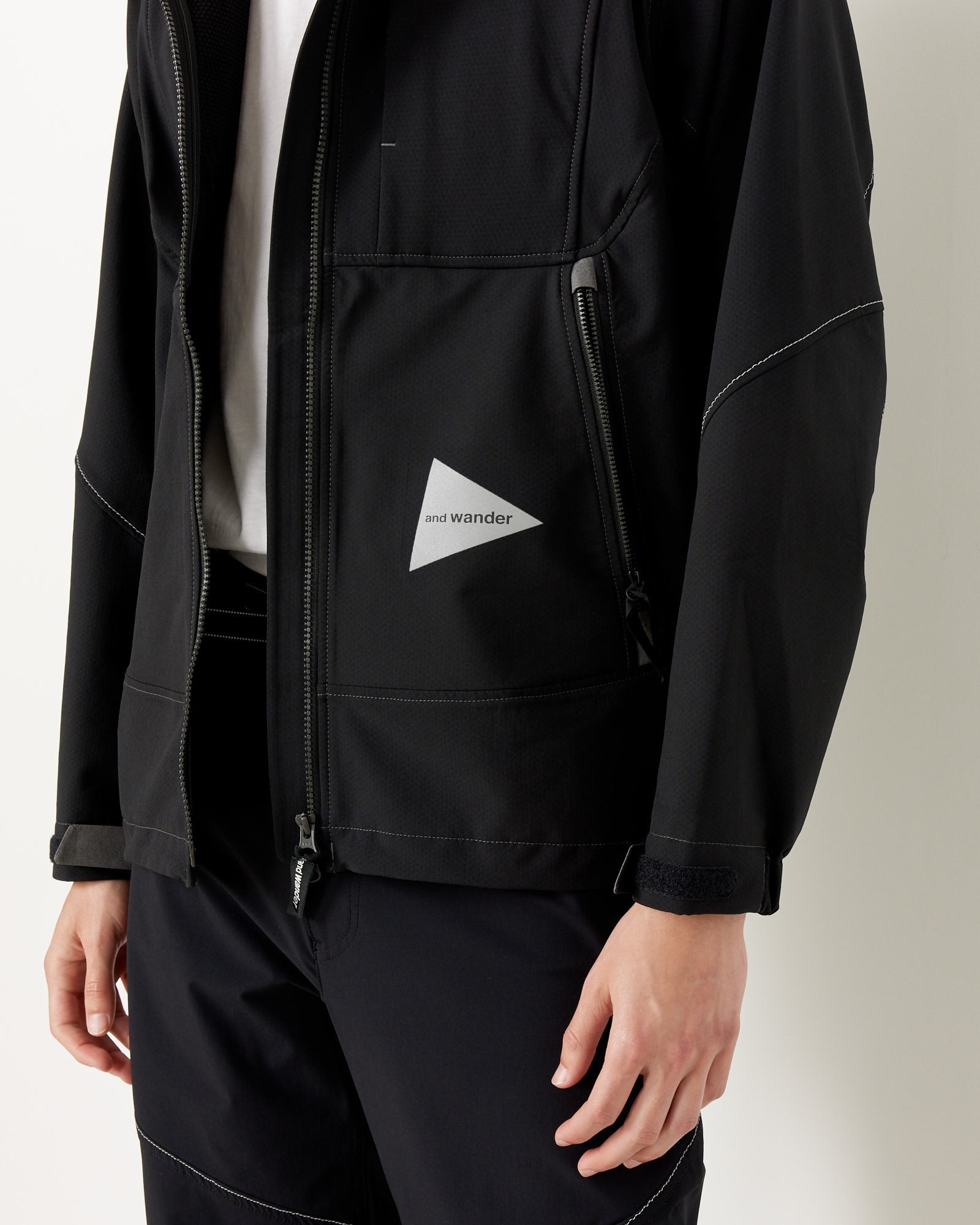 And Wander 5 Light Stretch Shell Jacket Black - Black / L (258231)