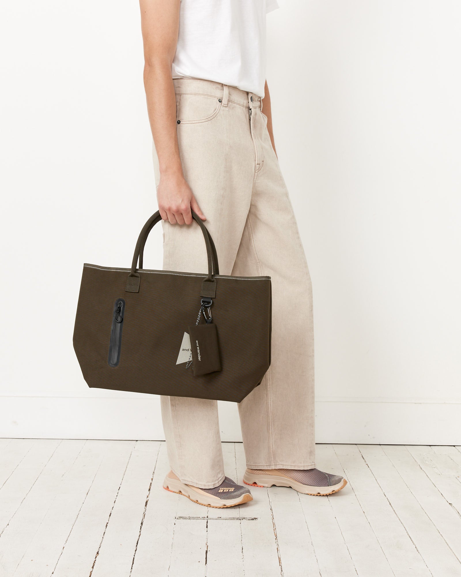 And Wander 112 PE/CO Totebag - Dark Khaki / OS (258252)