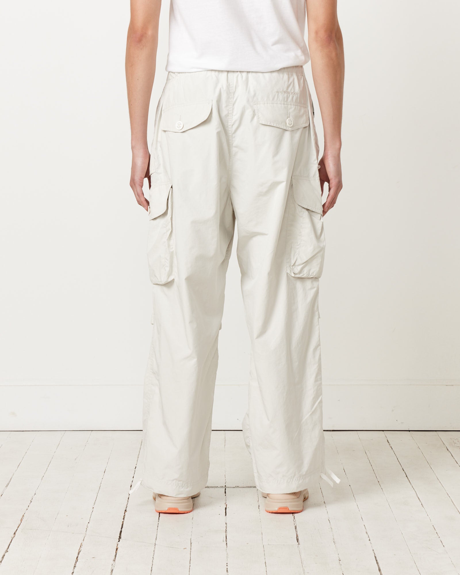 And Wander 81 Oversized Cargo Pants Off White - Off White / L (258261)