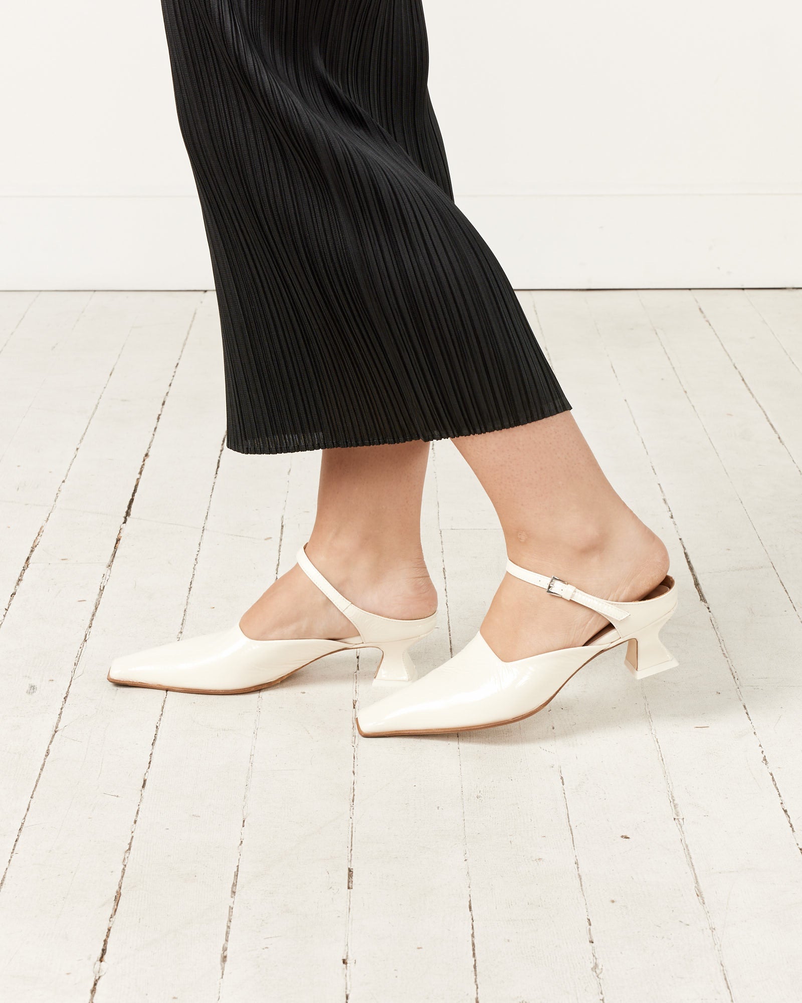 Delf Court Heel in White - White / 39 (258882)