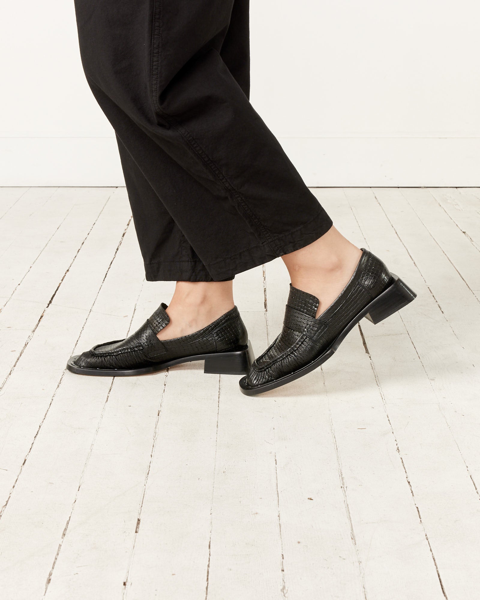 Airi Loafers in Black - Black / 39 (258892)