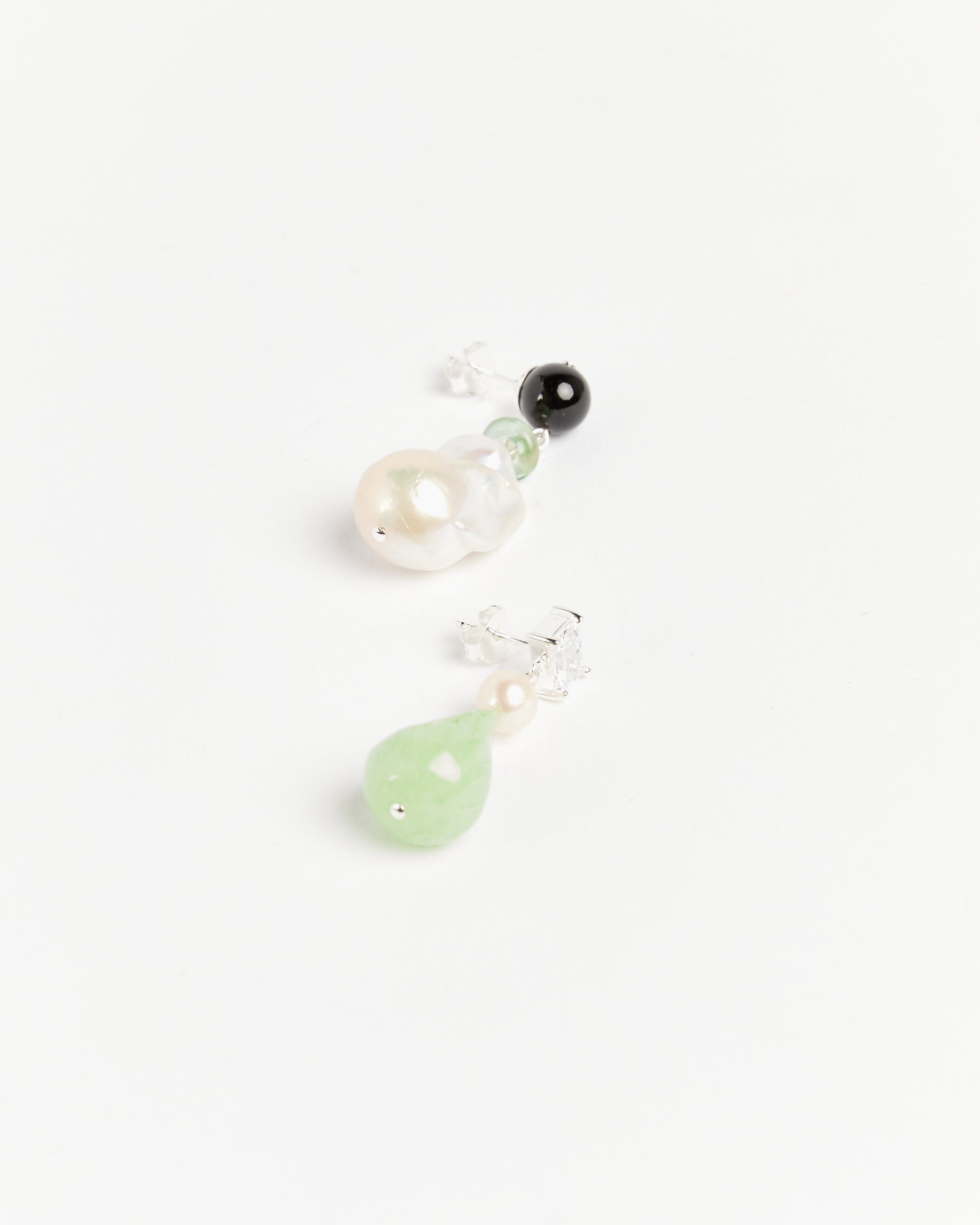 Peat Pearls/Onyx Earrings - Default Title (260060)