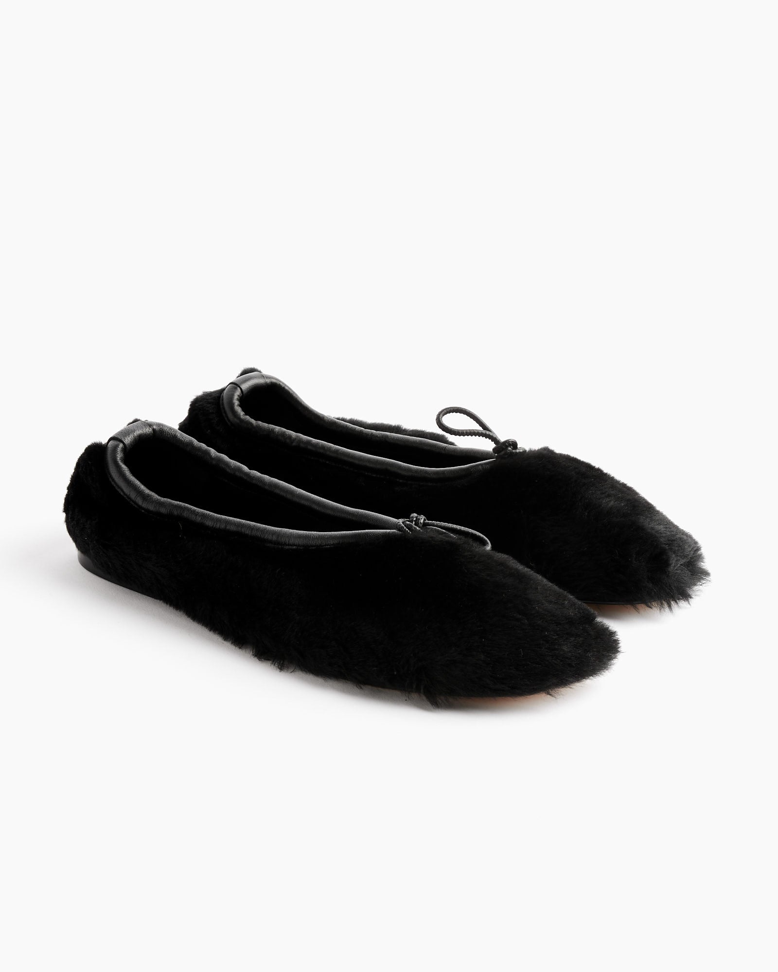 Puntera Shearling Flat in Black