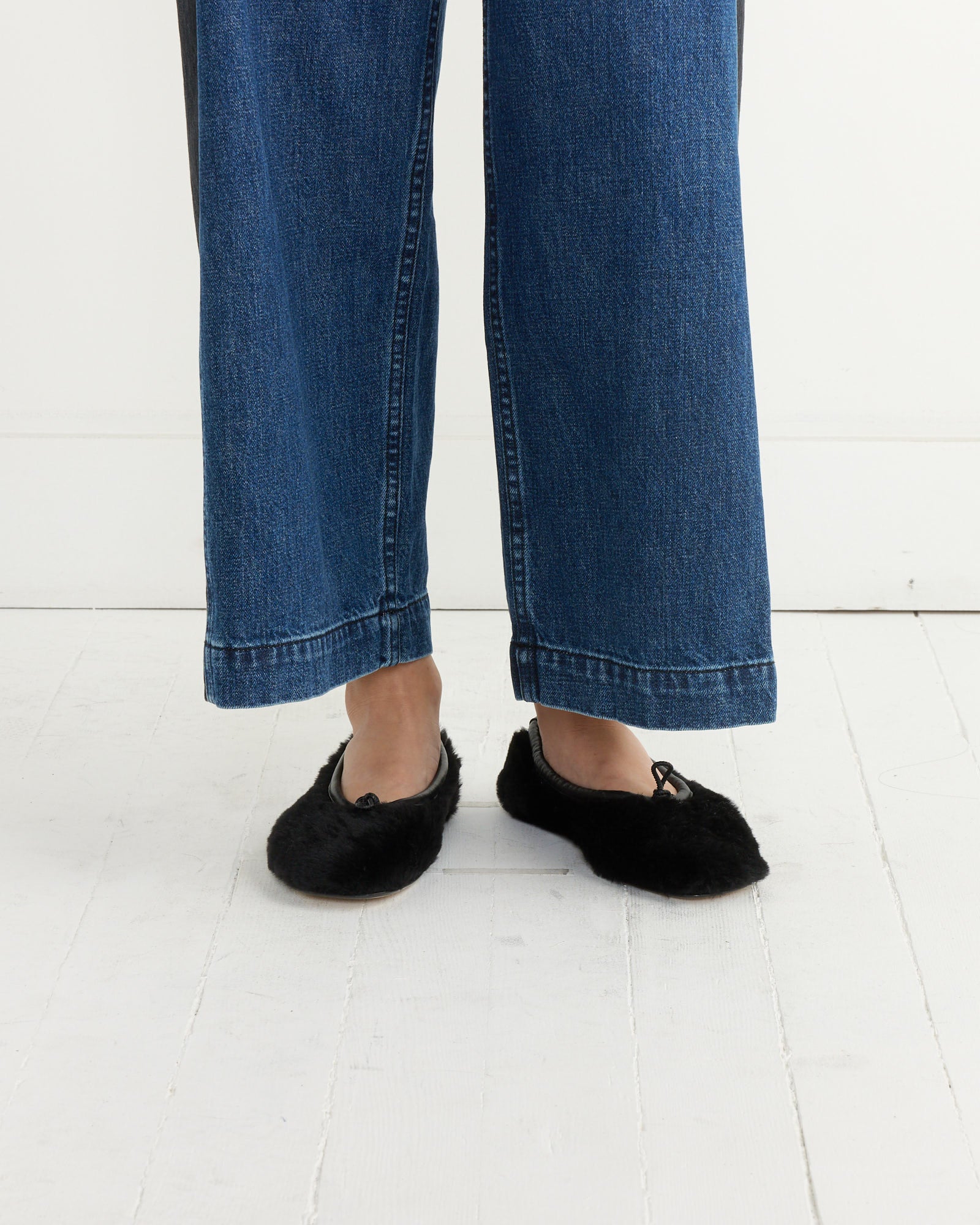 Puntera Shearling Flat in Black