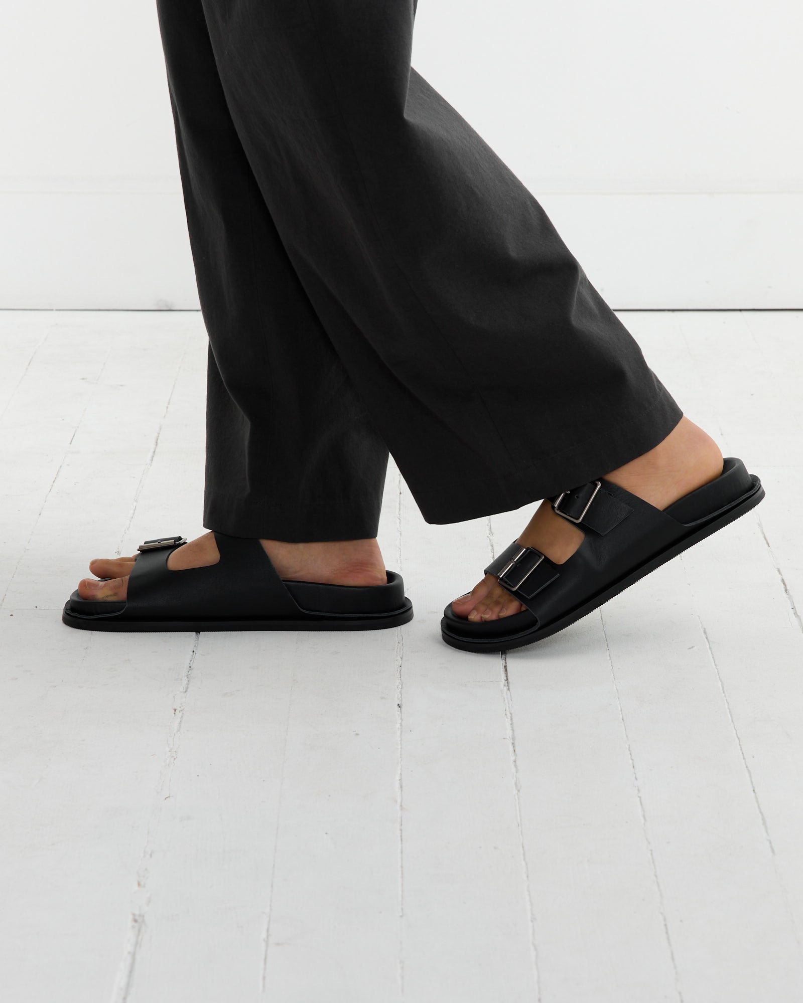 Double Buckle Slides in Black