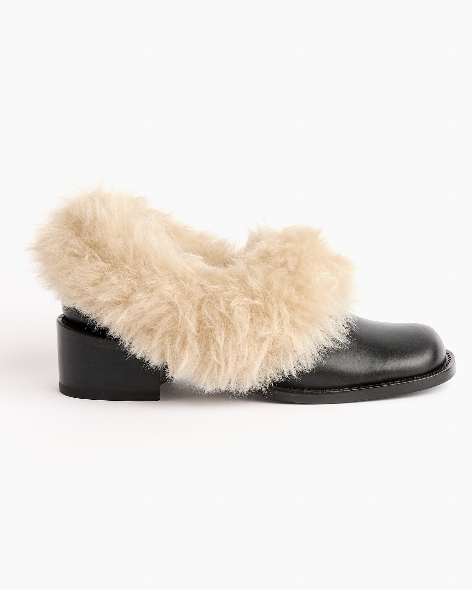 Amomento Fur Rounded Loafer in Black - Black / 8 (262470)