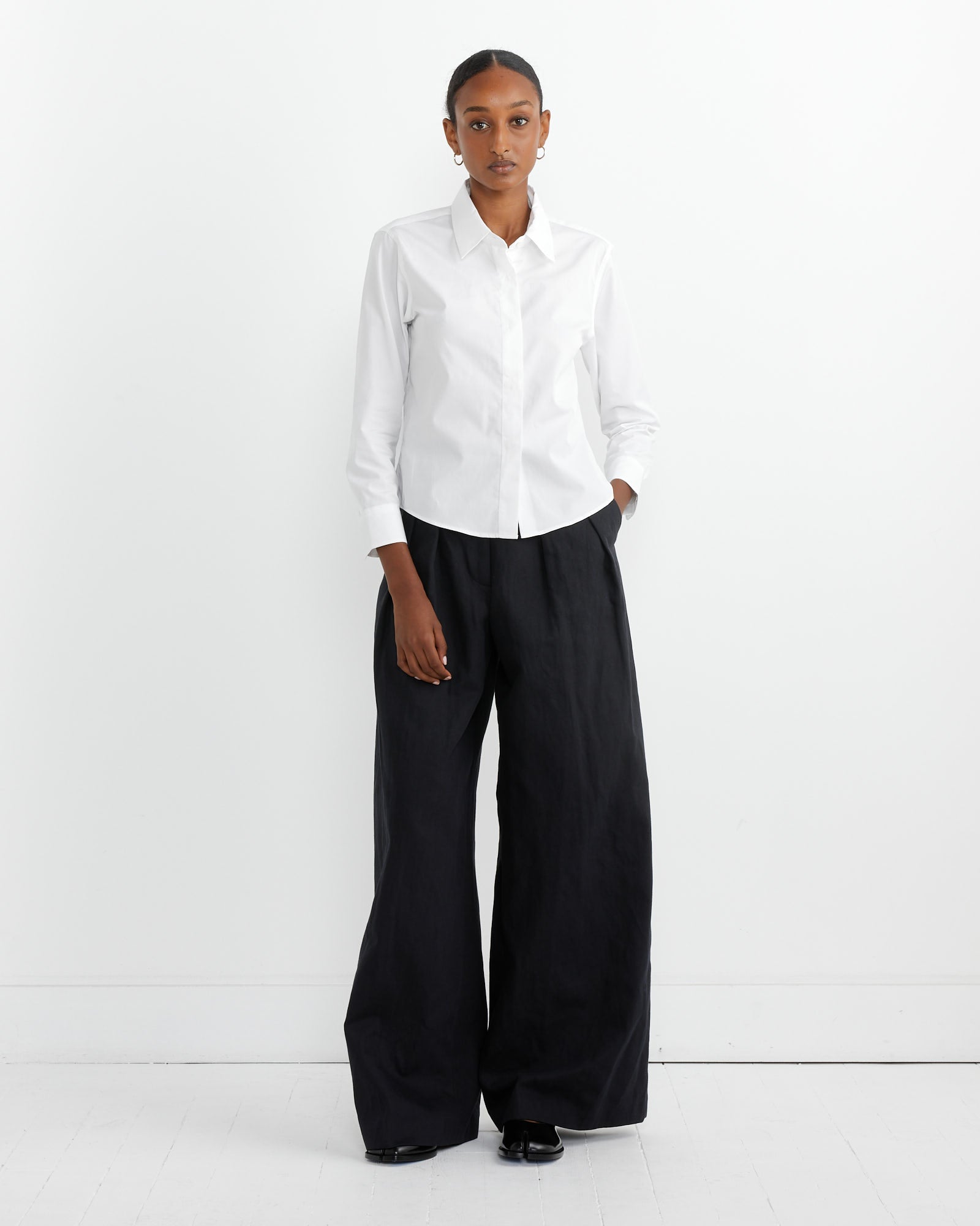 Pleated Wide-Leg Pants in Black