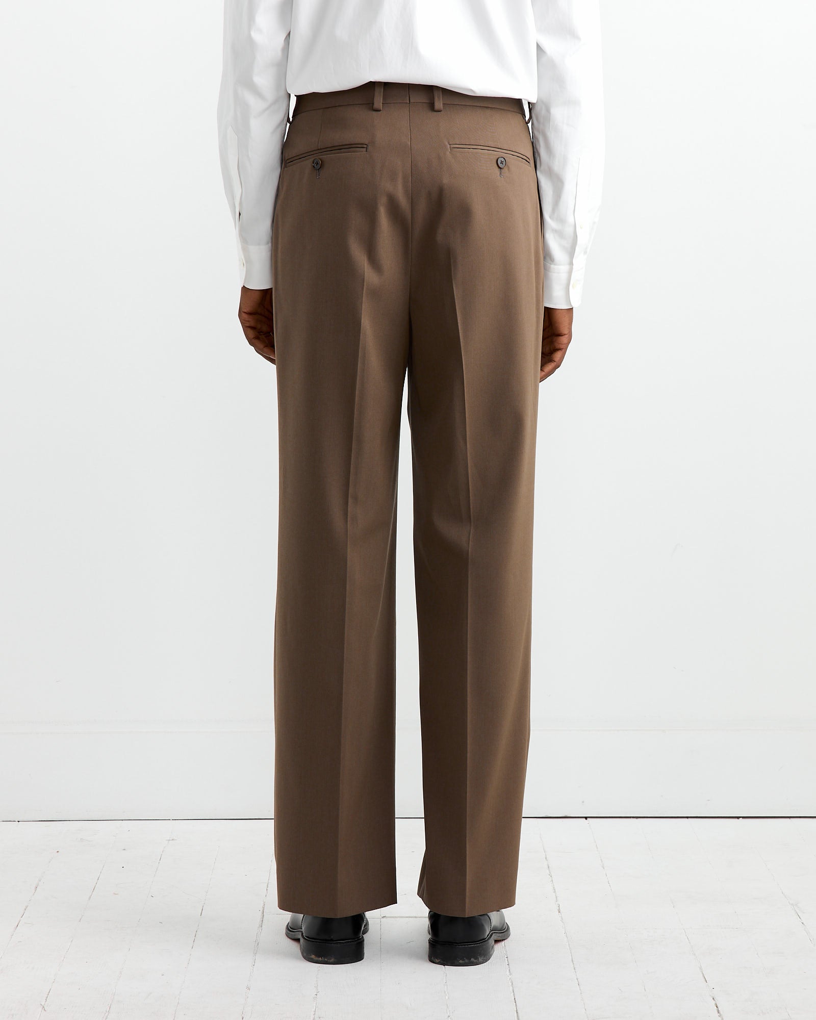 Light Wool Gabardine Two Tuck Trouser in Top Brown