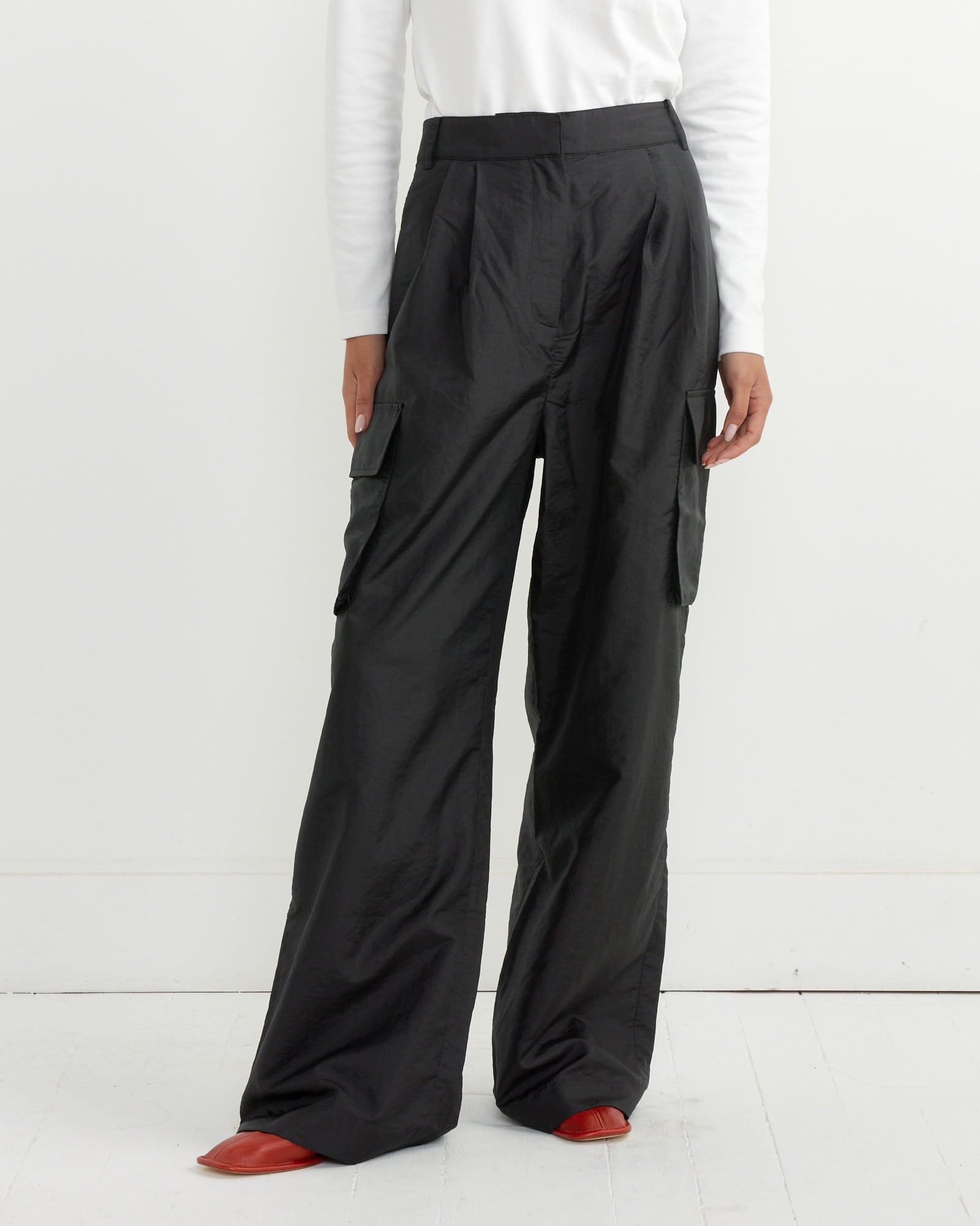 Stella Pleated Cargo Pant in Black