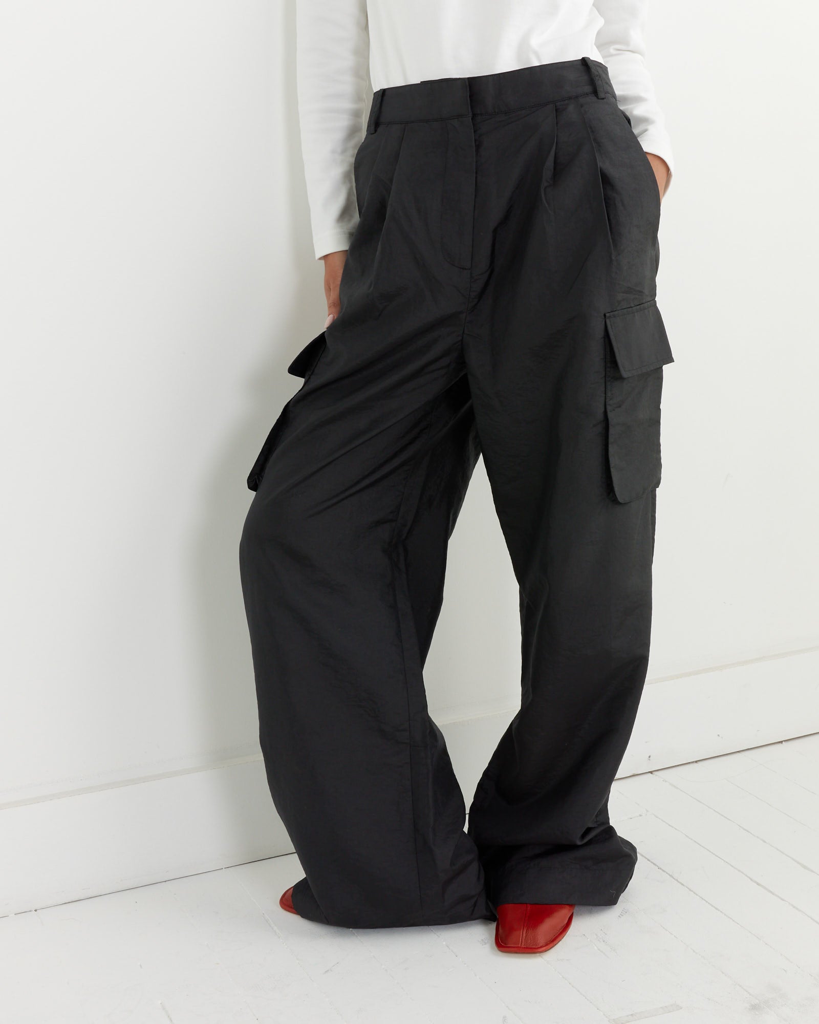 Stella Pleated Cargo Pant in Black