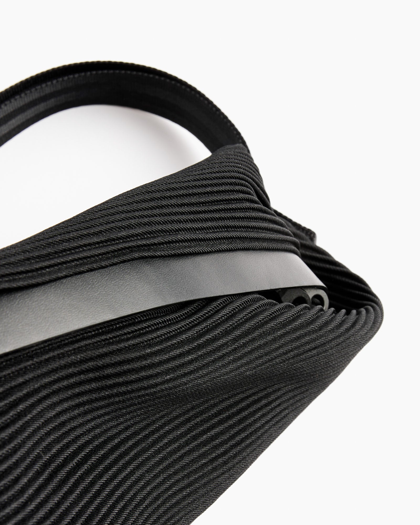 Bias Pleats Waistbag in Black