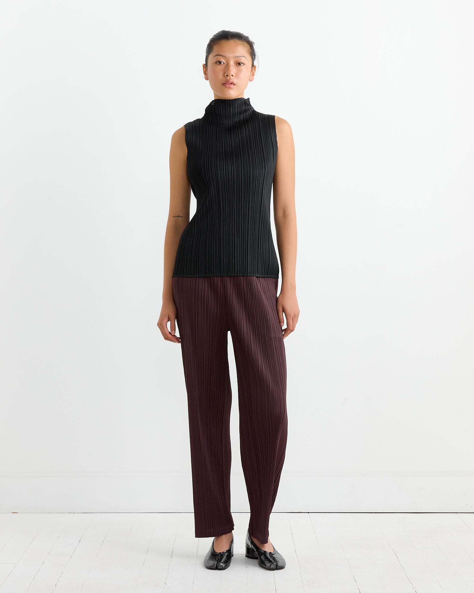 Basics Turtleneck Top in Black