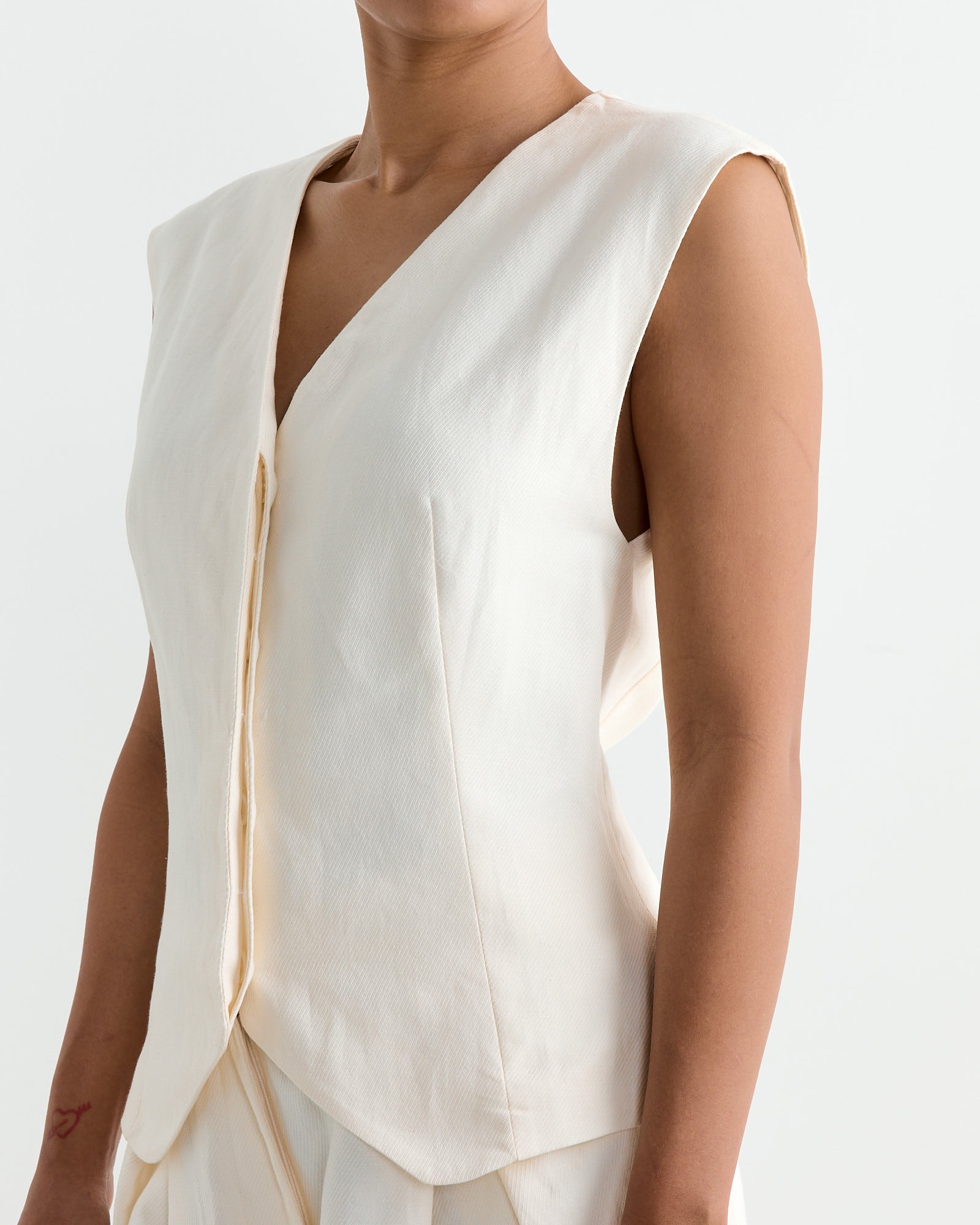 ST. AGNI Minimal Tailored Vest Ivory - Ivory / S (266431)