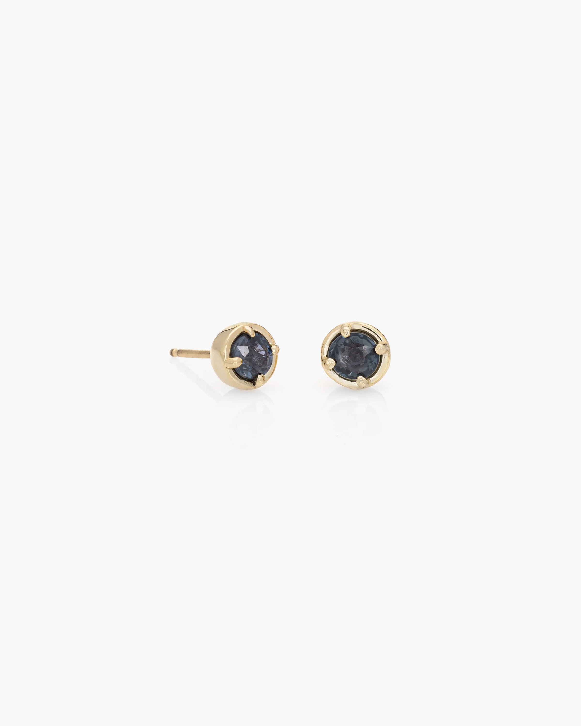 Dot Studs in 14K YG / Blue Sapphire