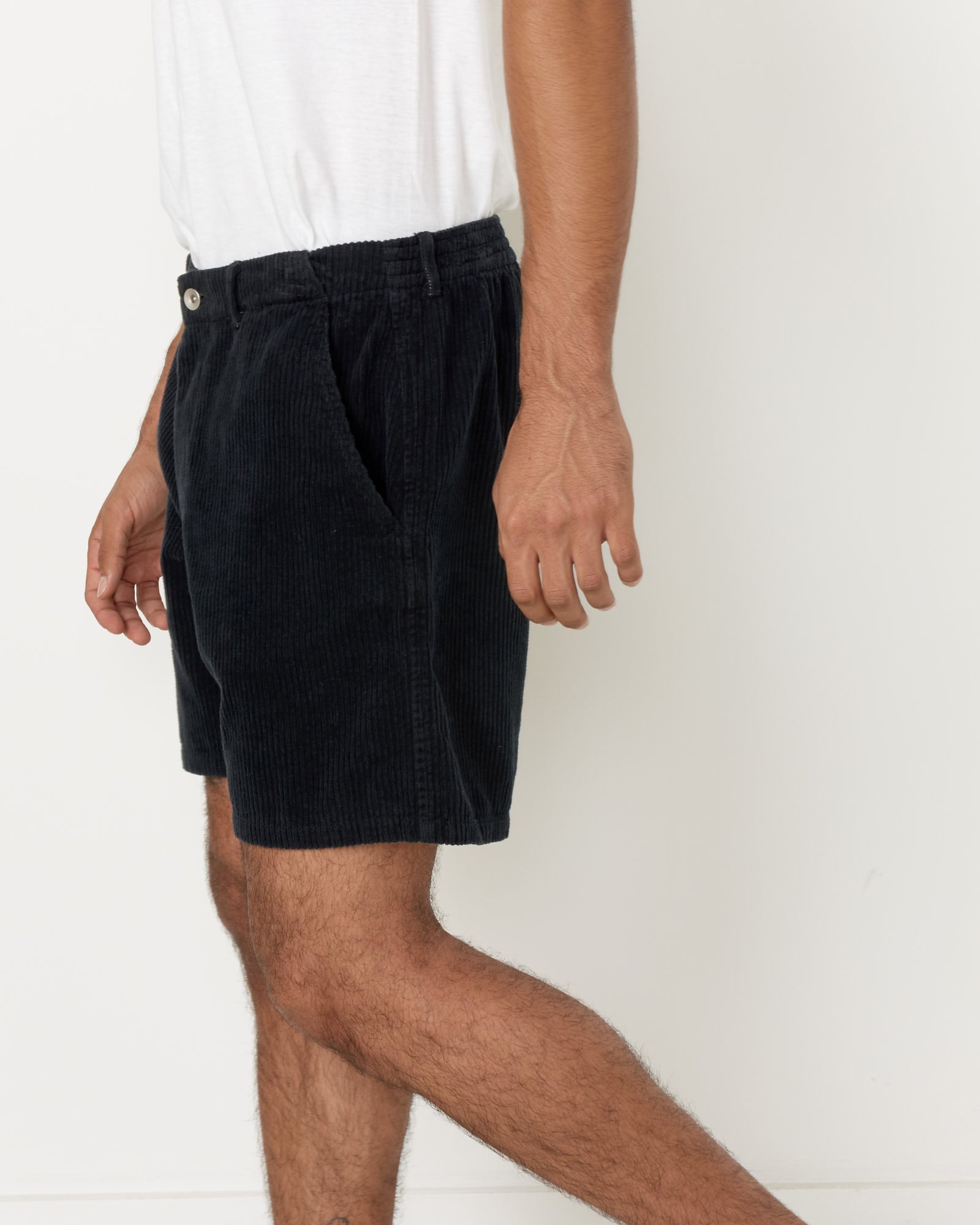 Laguna Short Corduroy in Washed Black