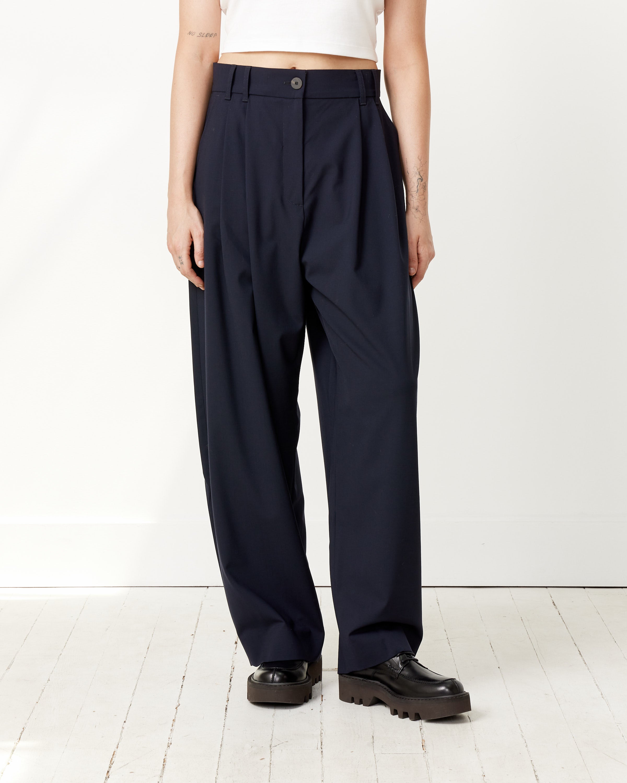 Curved Volume Pant